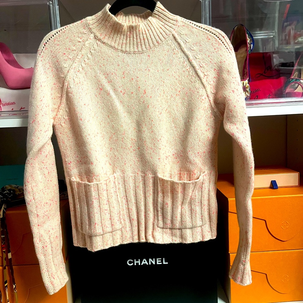 Autumn cashmere sweater- cream with subtle small hot pink spot-great cond Xsmall